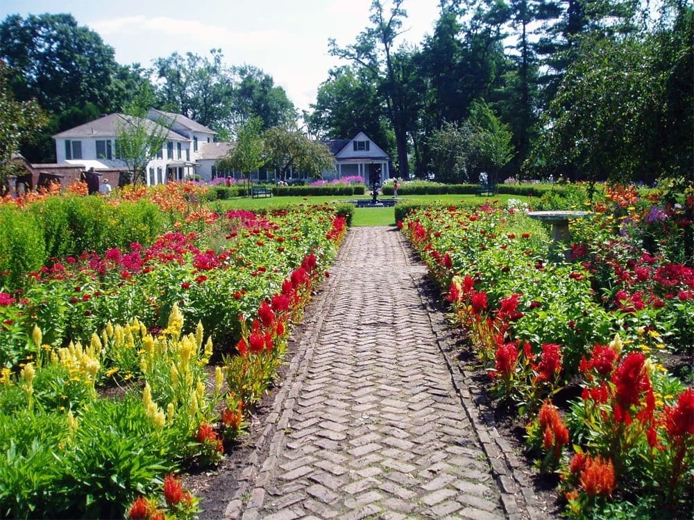 Kings_Garden_at_Fort_Ticonderoga__Ticonderoga_NY__Adirondacks__New_York_By_Rail.jpg