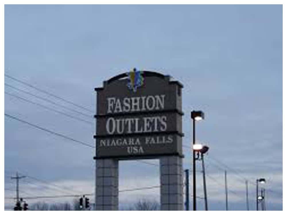 Fashion Outlets of Niagara Falls USA