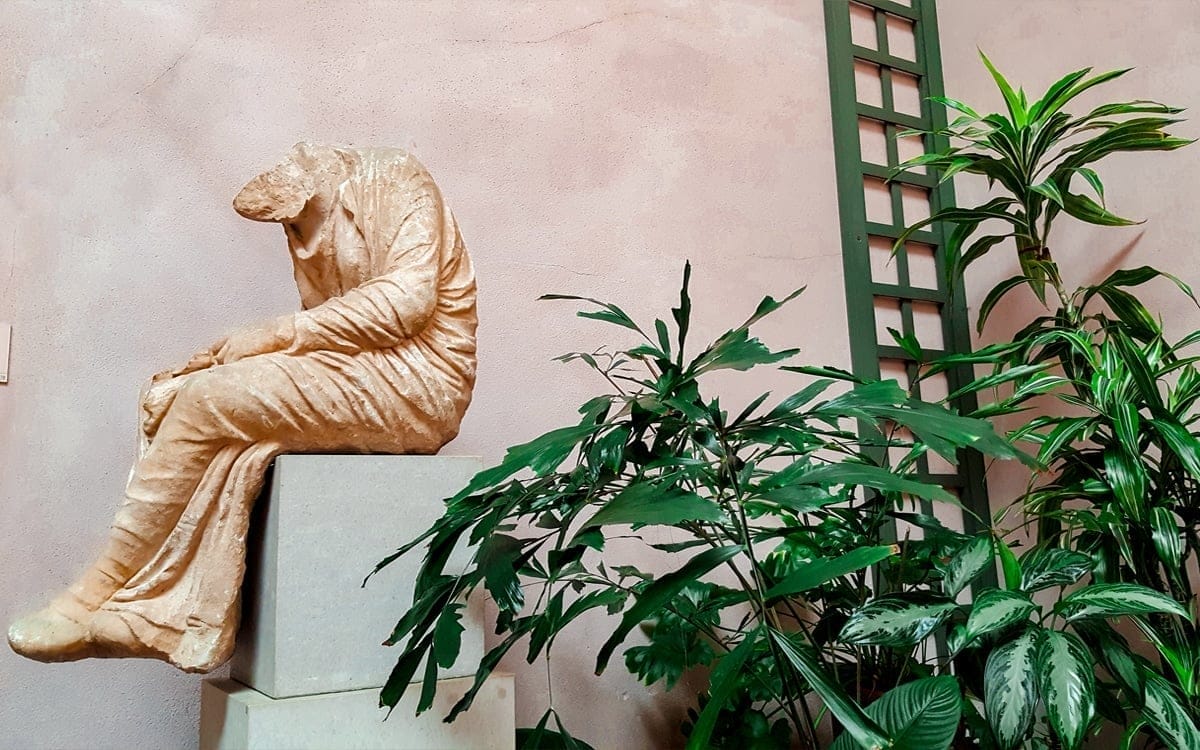 A faceless statue at the Hyde Collection museum. | Photo by Salvatore Isola
