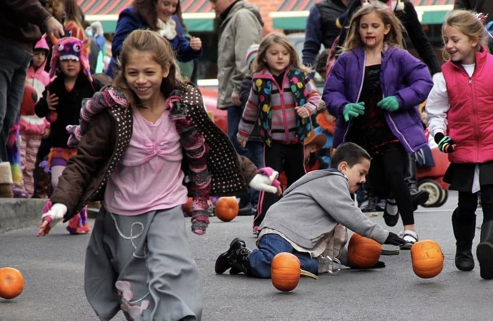Children playing at Saratoga Fall Festival. | Photo from Saratoga DBA