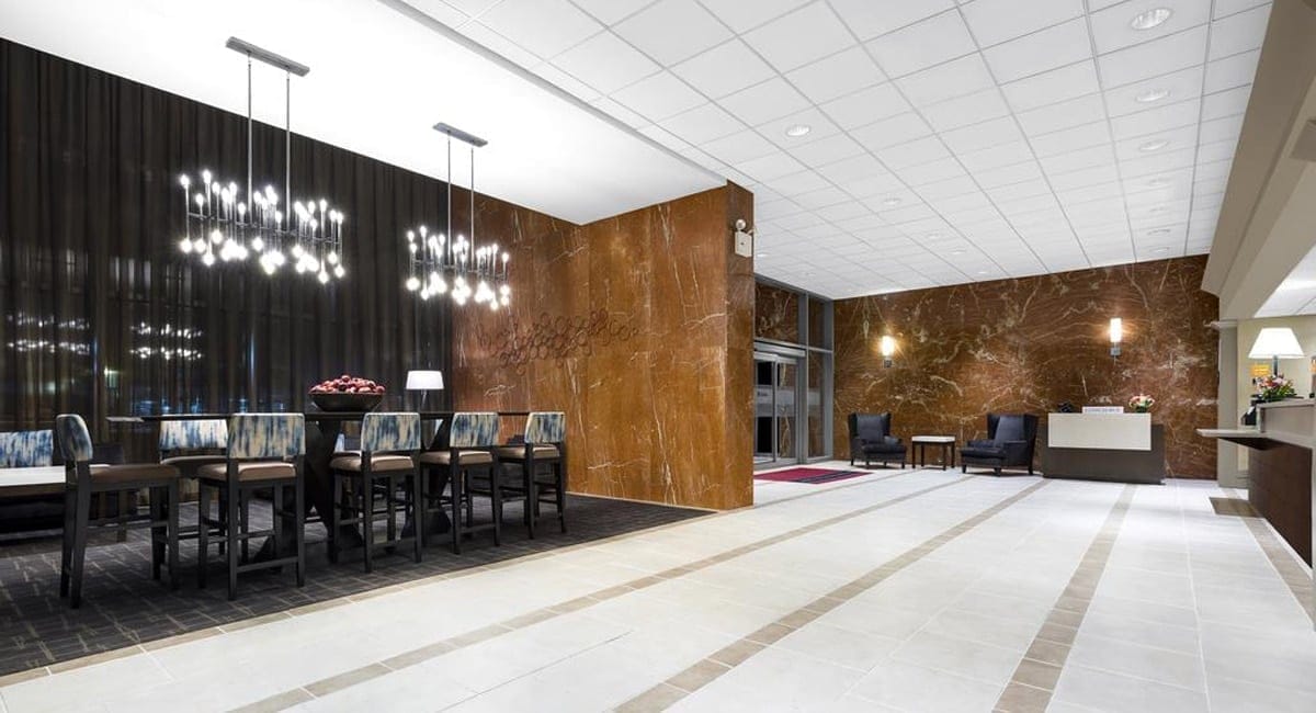 The lavish hotel lobby 8th Ave. in New York City. | Photo from Hampton Inn Times Square North