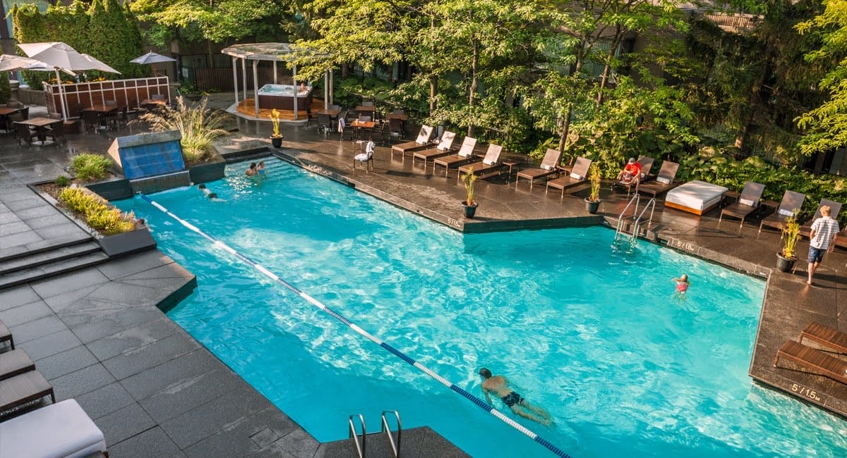 The rooftop, heated swimming pool — open all year-round. | Photo from Hotel Bonaventure Montréal