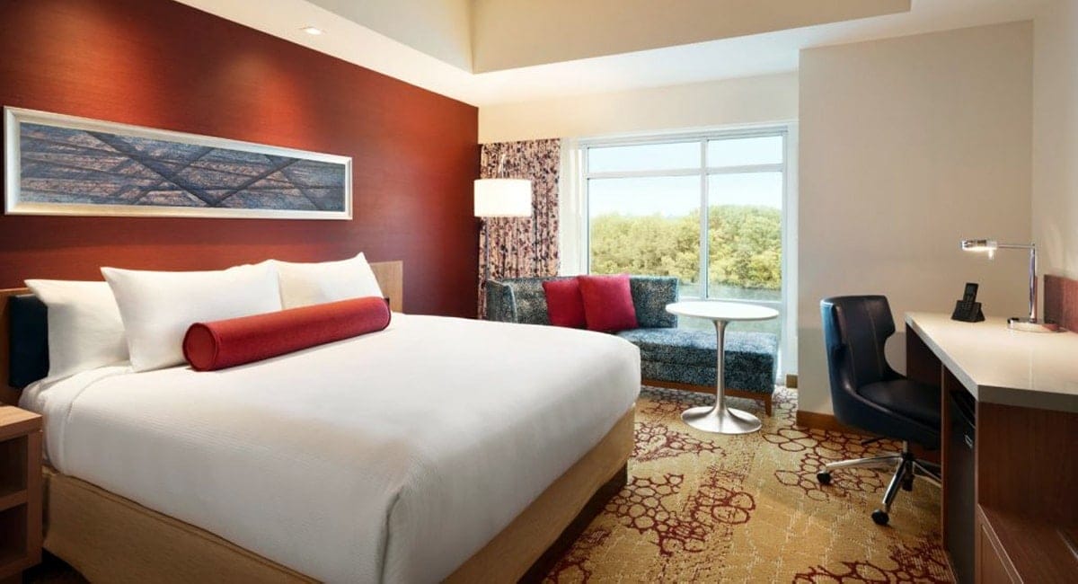 A spacious guest room with a stunning view of the Mohawk Harbor. | Photo from the Landing Hotel
