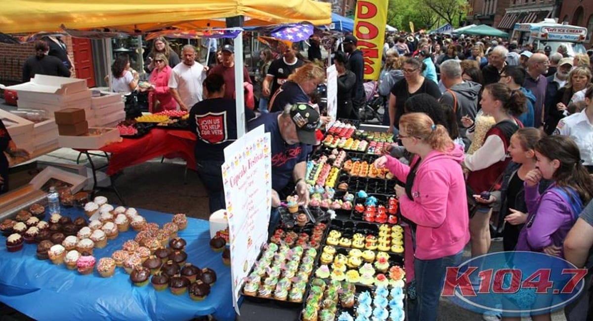 Festivalgoers pick from thousands of cupcakes at the K104 Cupcake Festival | Photo from K104 Facebook