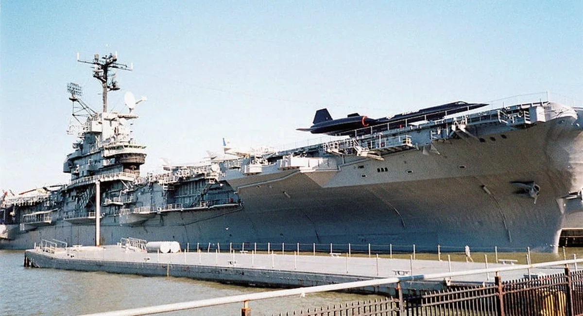 Intrepid Museum - Jim Linwood
