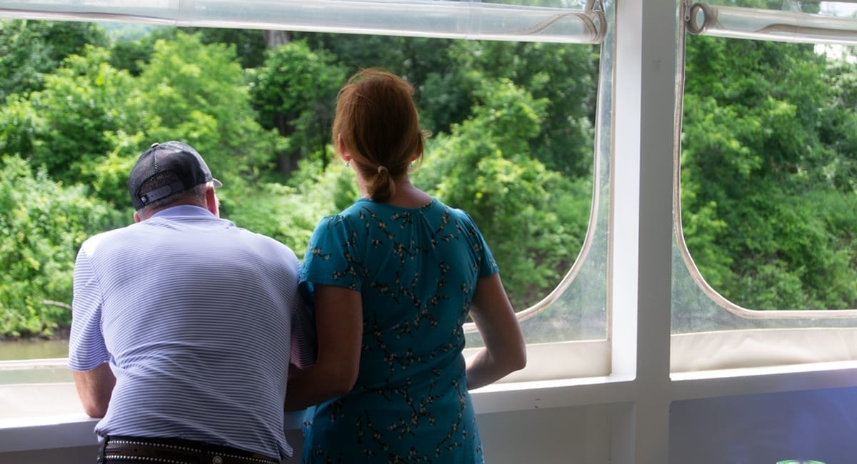 A couple enjoying an Erie Canal Cruise. | Photo by Andrew Frey