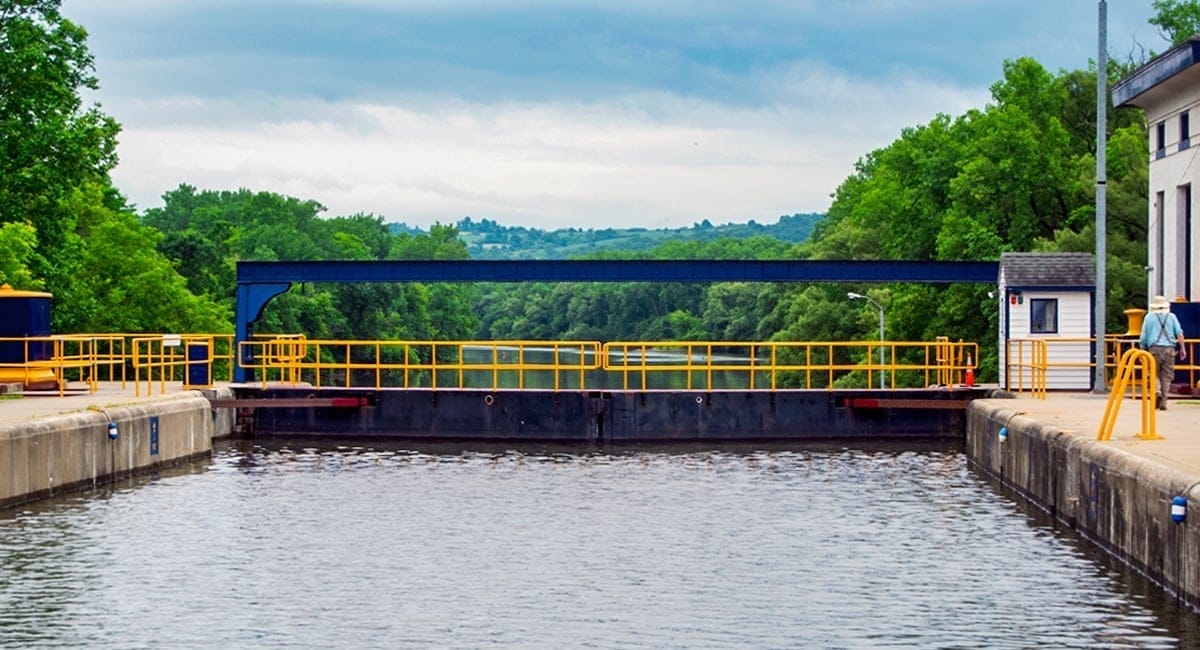 Pulling into Lock 18 in Jacksonburg, NY. | Photo by Andrew Frey