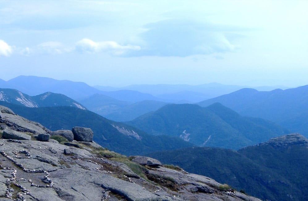 The incredible high peaks are a part of the tour. | Photo from WikiCommons