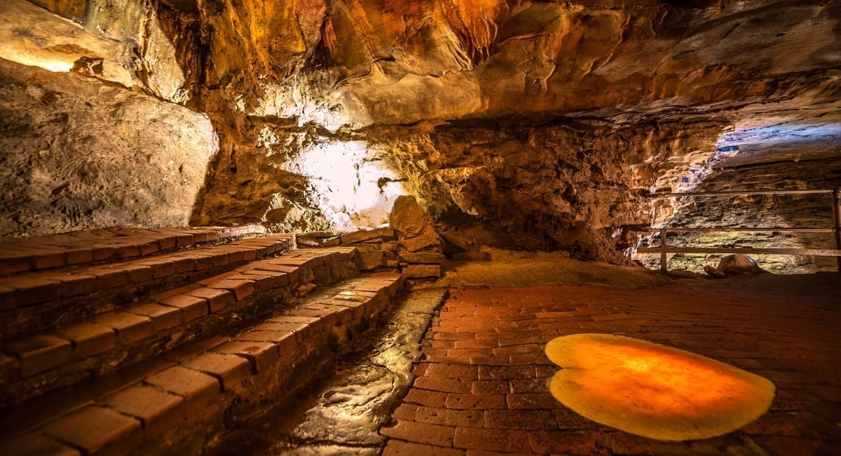 Howe Caverns, The Bridal Altar