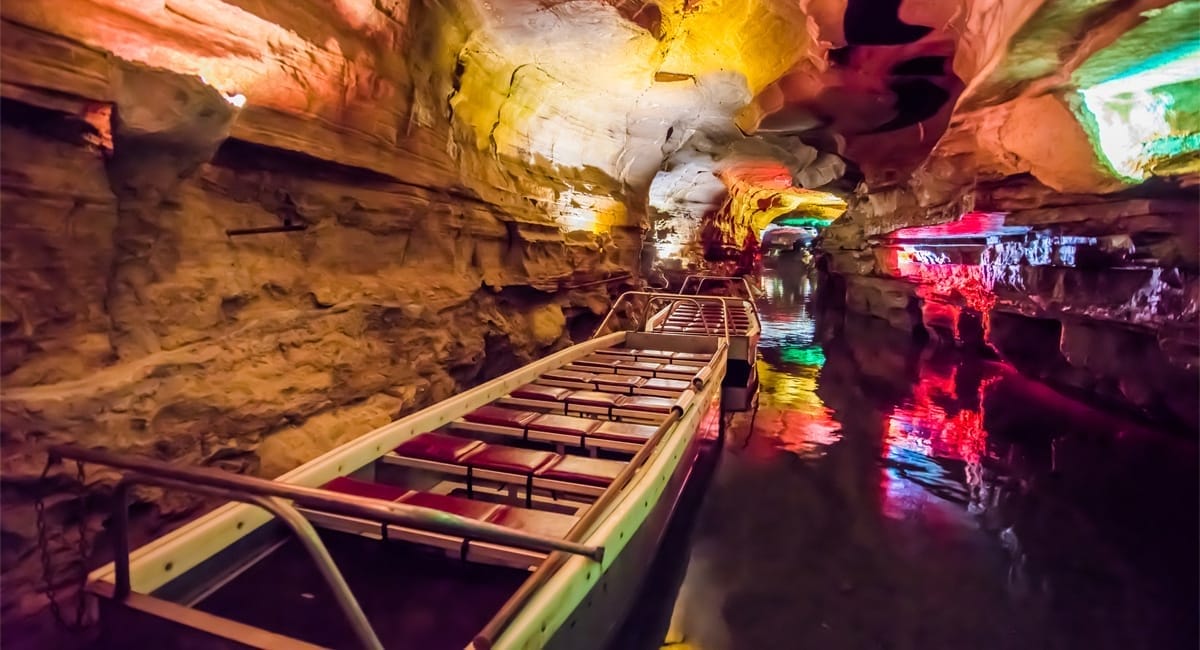 Howe Caverns_Lake of Venus Boat.2 Howe Caverns | Lake of Venus
