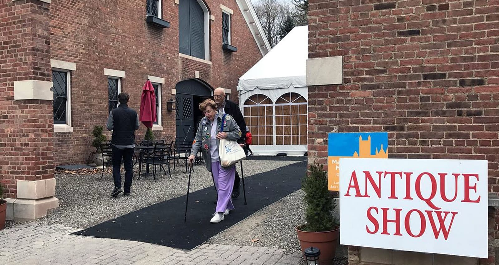 Rhinebeck Antique Fair | A two-day event with 120-plus vendors, peruse through antique art, furnishings, jewelry and more! | Photo Courtesy of Barn Star's Antiques
