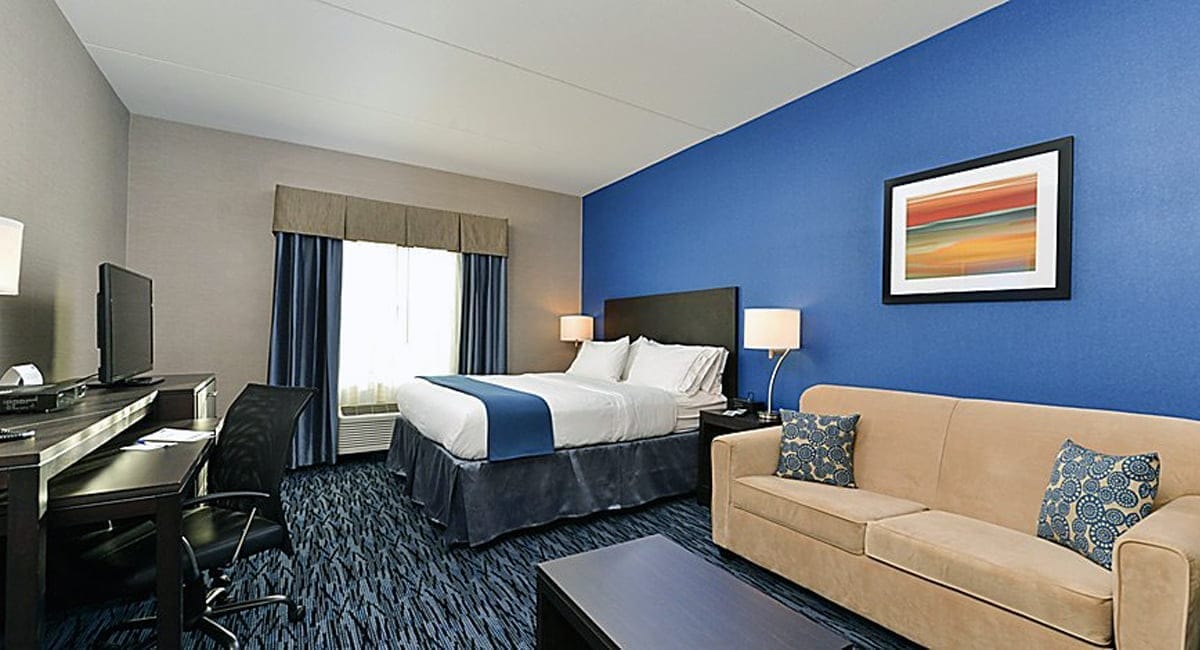 Holiday Inn Express and Suites Peekskill Suite