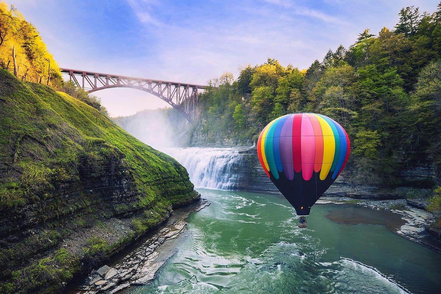hot air balloon in letchworth state park